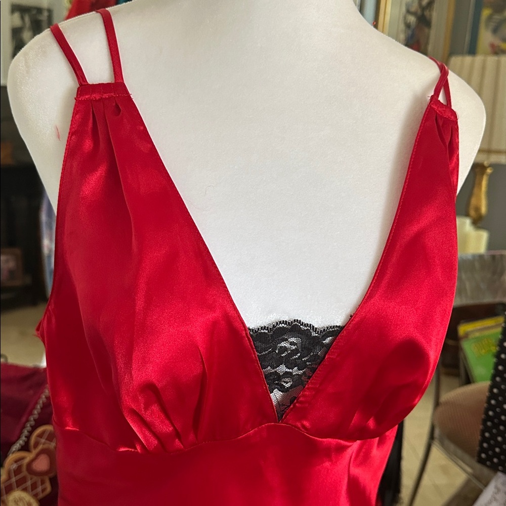 Vintage Secret Treasures Sexy Satin Nightgown • Size M • EUC